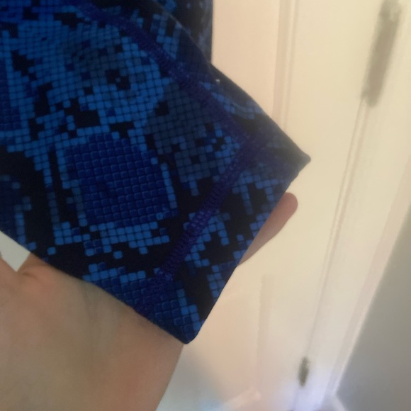 Lululemon High Times Pant in Mini Ziggy Snake Pipe Dream Sapphire Blue - Picture 3 of 9